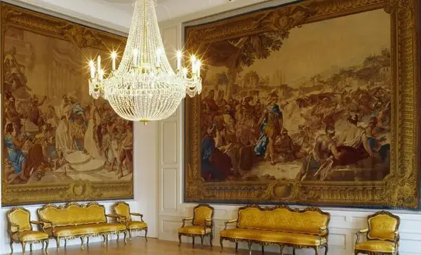 Foto: Staatliche Schlösser und Gärten Baden-Württemberg, Dirk Altenkirch Barockschloss Mannheim, Coursaal mit Wandteppichen der Jason-Serie