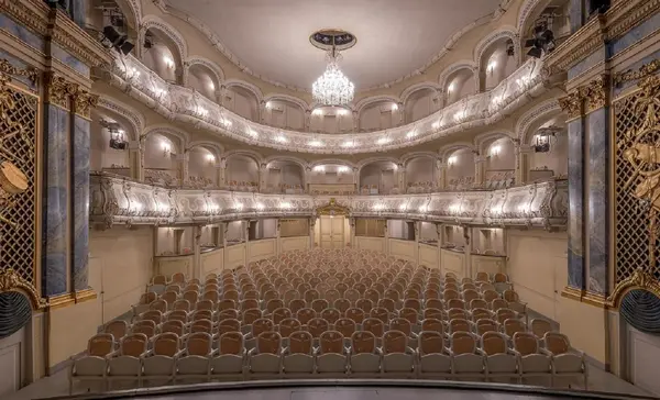Foto: Staatliche Schlösser und Gärten Baden-Württemberg, Tobias Schwerdt Schloss und Schlossgarten Schwetzingen, Hoftheater, Blick von der Bühne